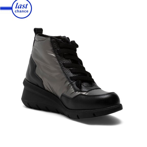 ERIC MICHAEL Taupe Made In Spain Leather Ellie Booties - Picture 1 of 2